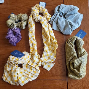 Universal Thread Hair Accessories NEW 5 Piece Bundle Scrunchies Headwrap Twister